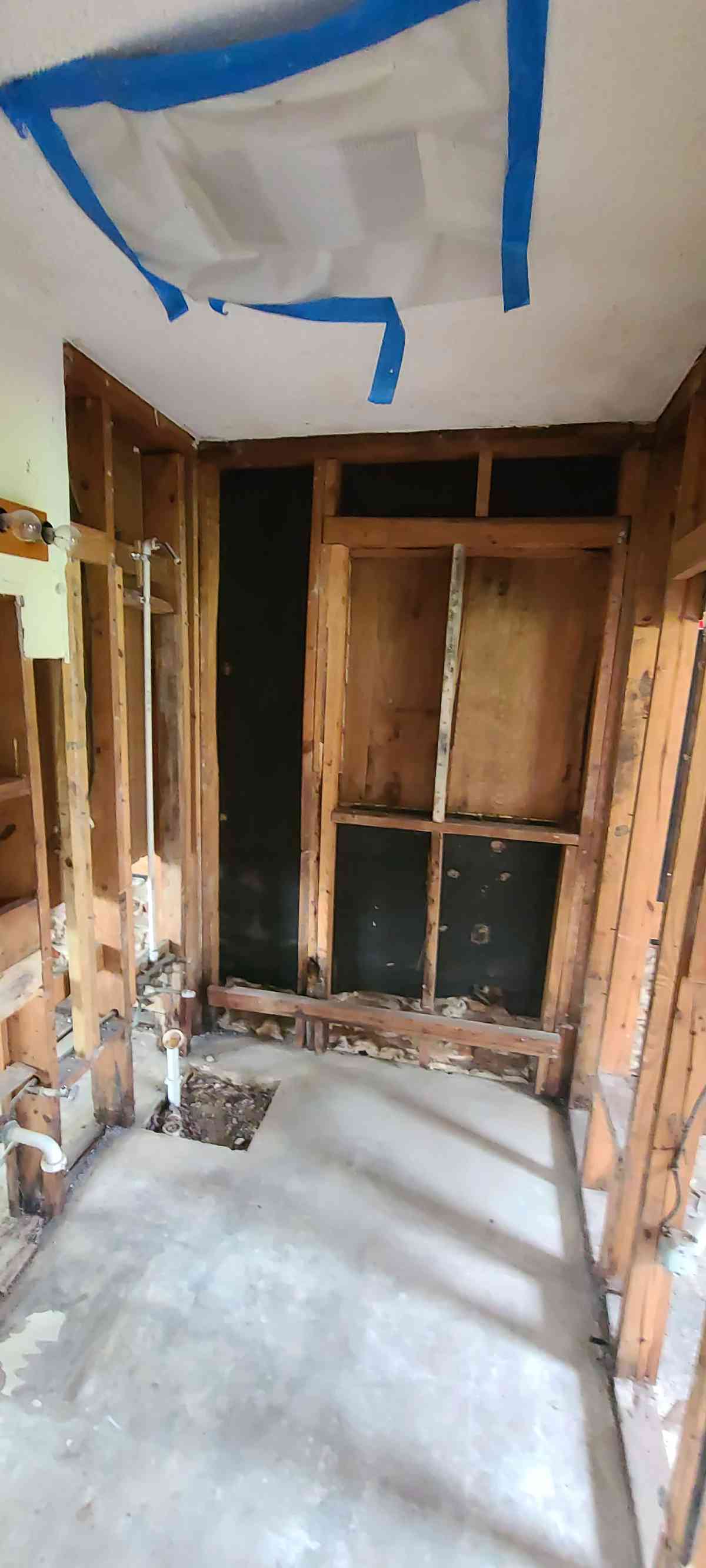 Bathroom Water Damage Flood Destrehan